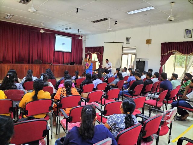 මිනිස්බල හා රැකී රක්ශා දෙපාර්තමේන්තුව දිවුලපිටිය ප්‍රාදේශීය ලේකම් කාර්යාලය සමග ඒකාබද්ධව සංවිධානය කරනු ලැබූ Smart youth වැඩසටහන
